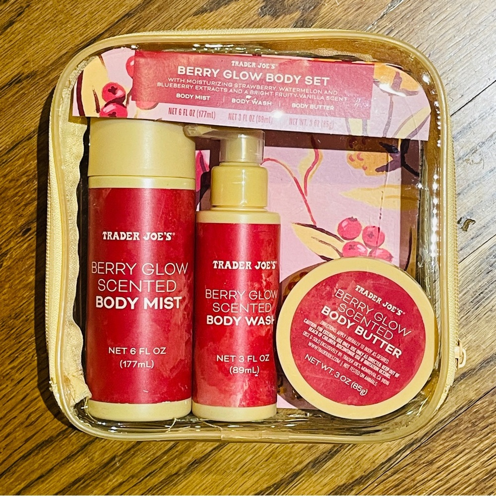 𝐀𝐃𝐃-𝐎𝐍 𝐎𝐍𝐋𝐘 𝐃𝐮𝐫𝐢𝐧𝐠 𝐒𝐡𝐨𝐰 Trader Joe's Berry Glow Scented Body Wash Set 𝐅𝐑𝐄𝐄 𝐒𝐇𝐈𝐏